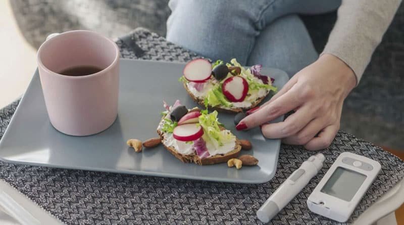 Healthy Snacks to Eat with Coffee: Top 15 Health Benefits 5 health benefits to eat with coffee