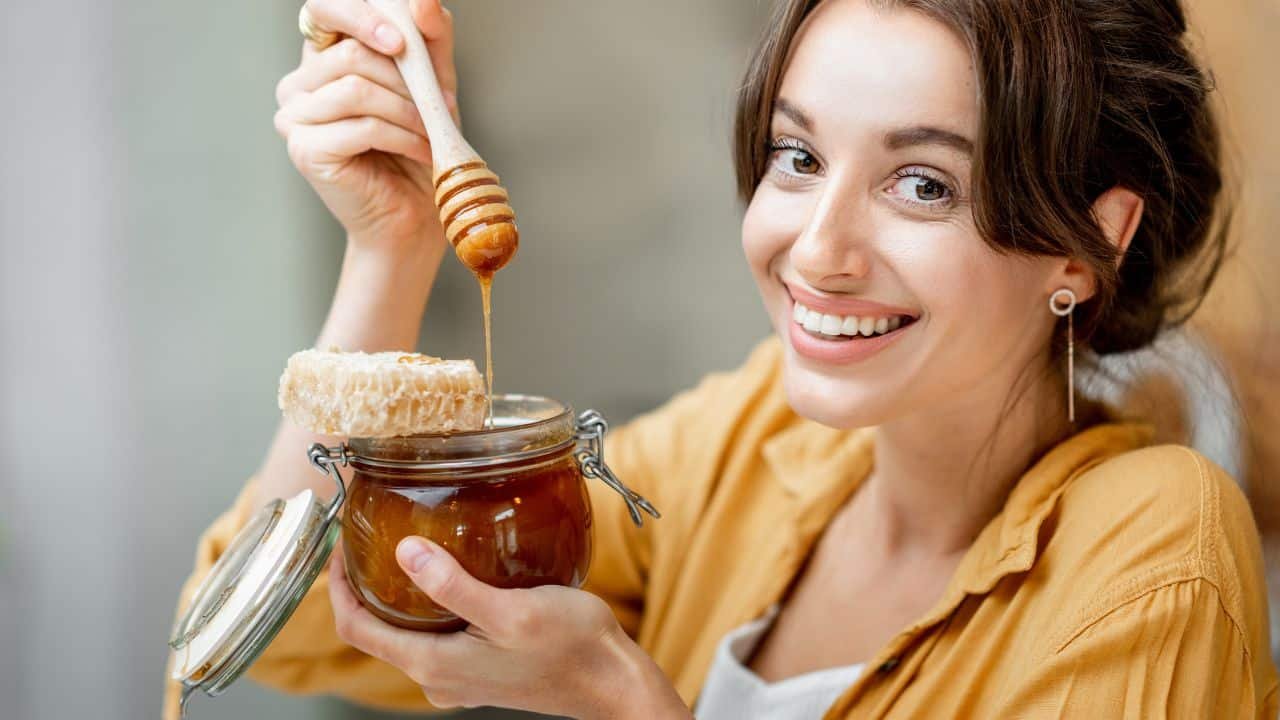 saw palmetto honey benefit for glowing skin